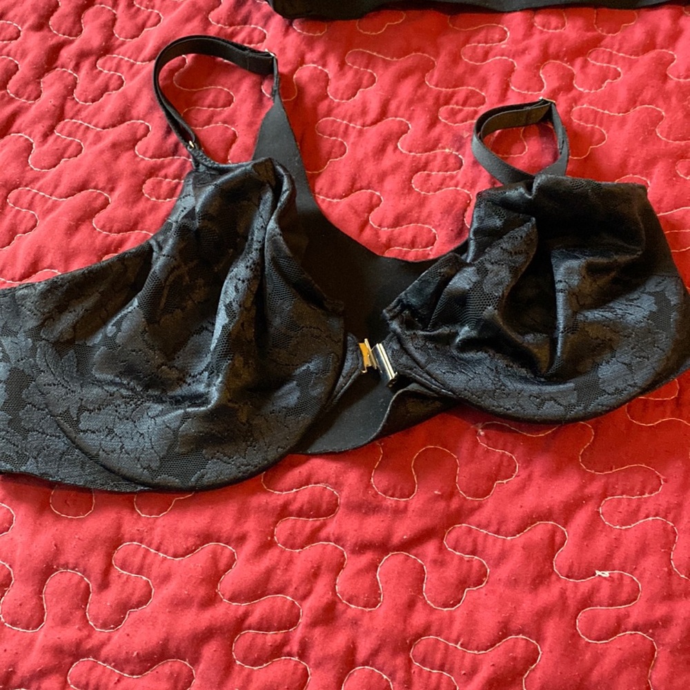 - Soma 36C black lace vanishing back bra
